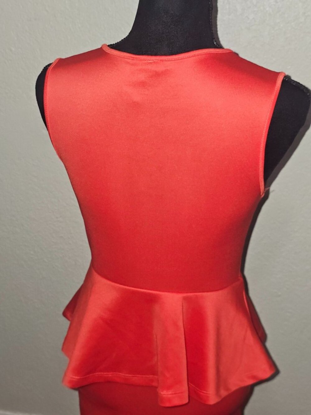 Red/Orange Peplum Dress With Gold Chain Accent Scoop Neck Sleeveless Womens Size - Picture 3 of 6